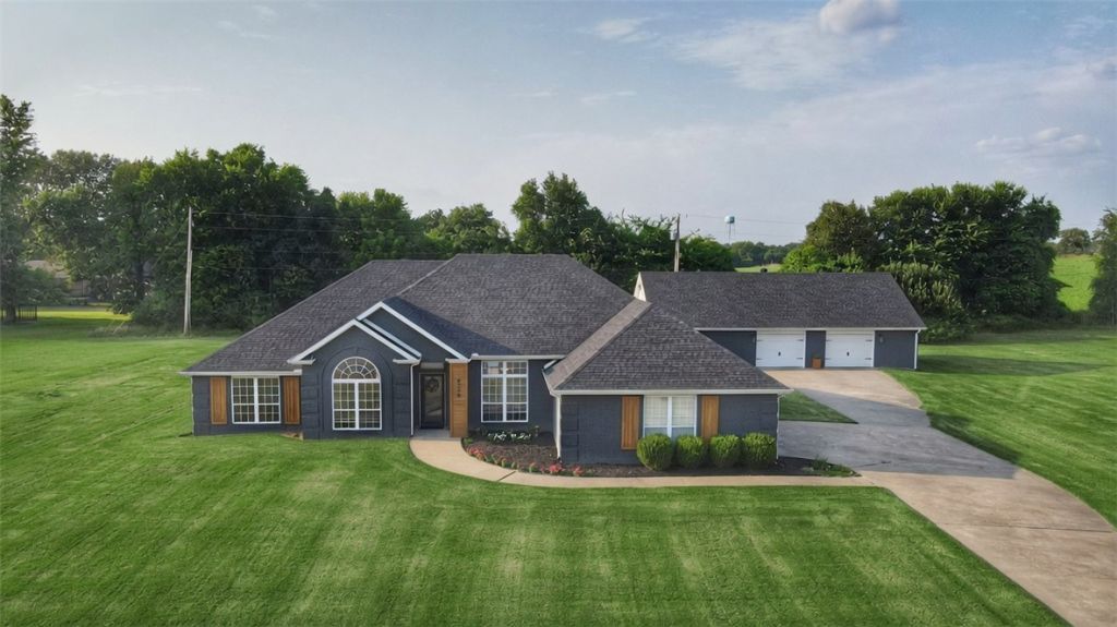 8770 W Forest Hills Drive, Fayetteville, AR 72704 Main Photo
