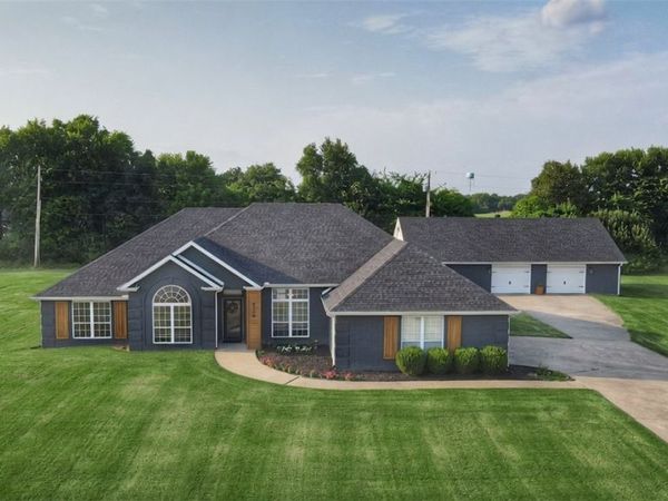 8770 W Forest Hills Drive , Fayetteville, AR 72704