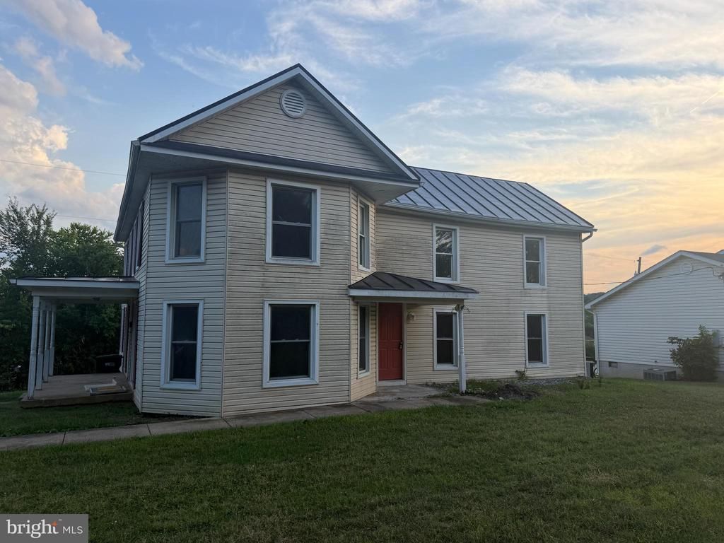546 Chester Street, Unit 1, Strasburg, VA 22657 Main Photo
