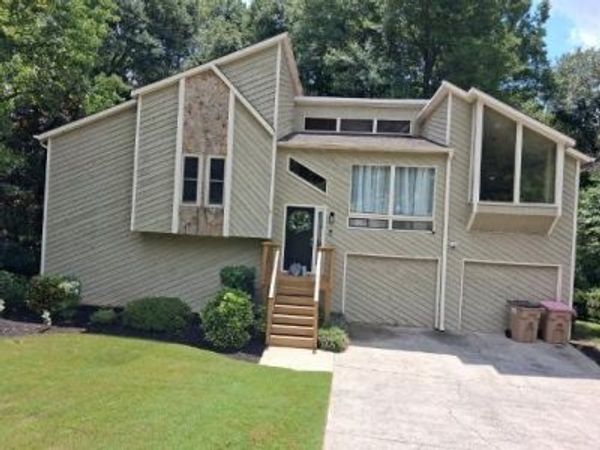 594 Farmbrook Trail NE, Kennesaw, GA 30144
