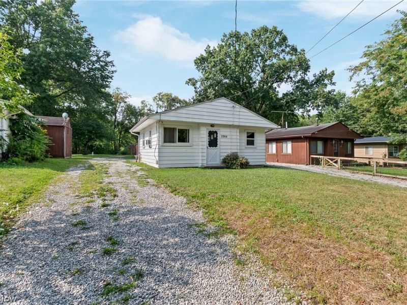 2964 Pressler Road, Uniontown, OH 44685 Photo 2