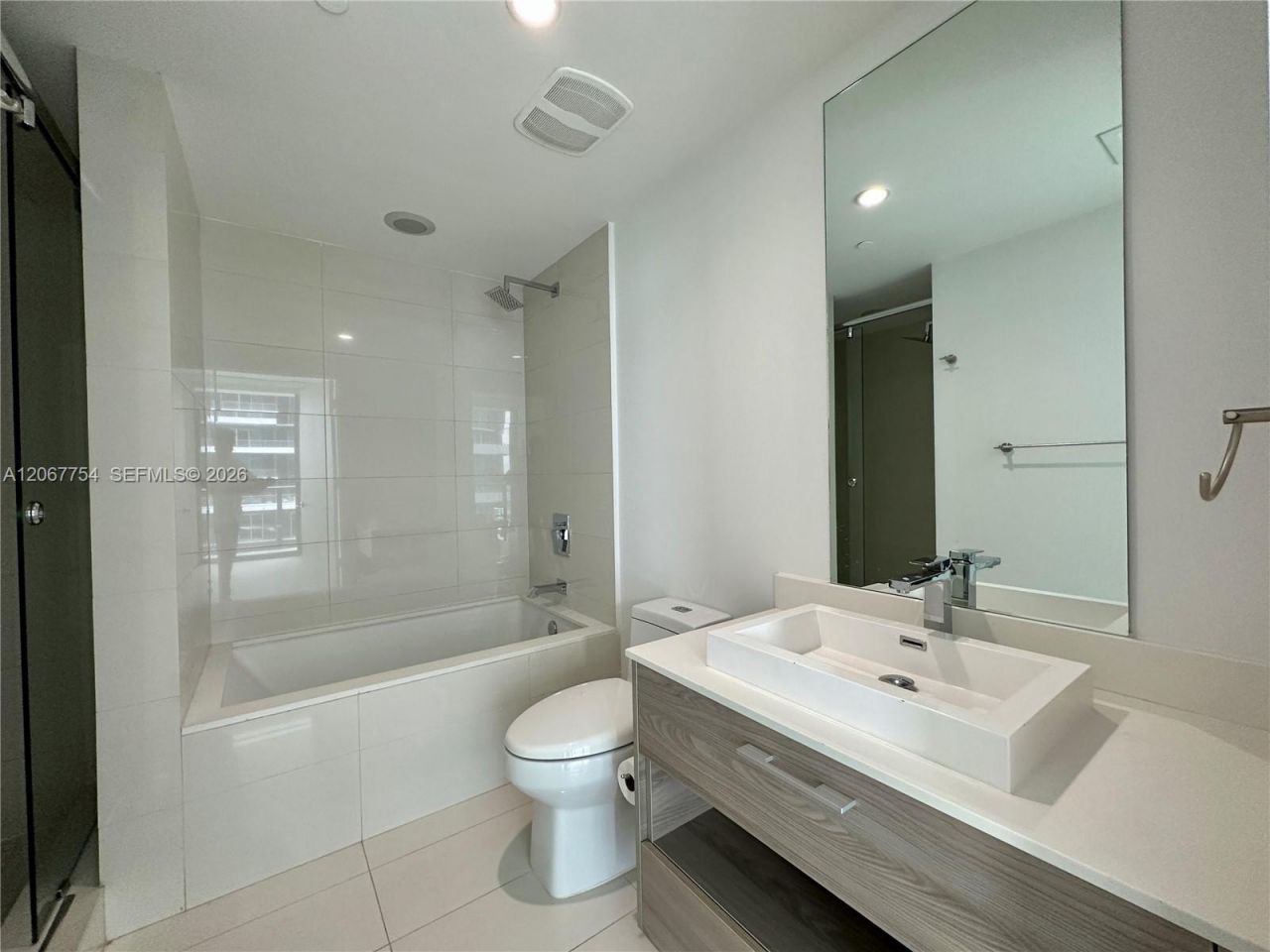 1300 S Miami , Unit 4209, Miami, FL 33130 Photo