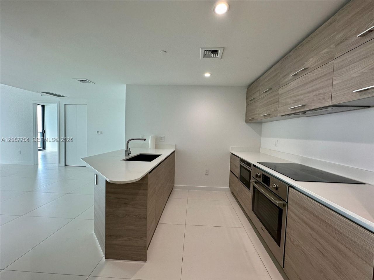 1300 S Miami , Unit 4209, Miami, FL 33130 Photo