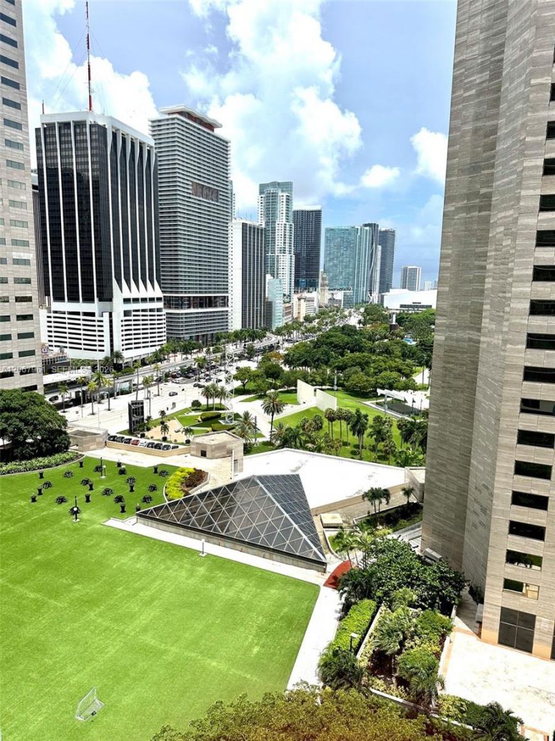 335 S Biscayne Blvd , Unit 1802, Miami, FL 33131 Photo
