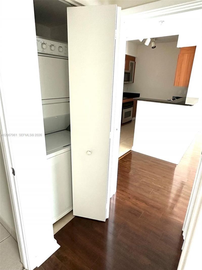 335 S Biscayne Blvd , Unit 1802, Miami, FL 33131 Photo