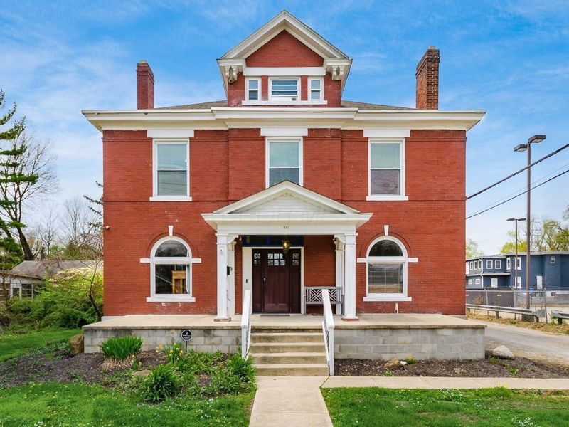 797 N Nelson Road, Columbus, OH 43219 Photo 1