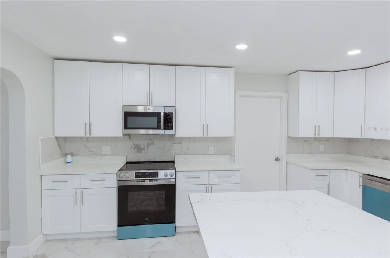 4946 Dr Martin Luther King Jr Street S, Saint Petersburg, FL 33705 Photo