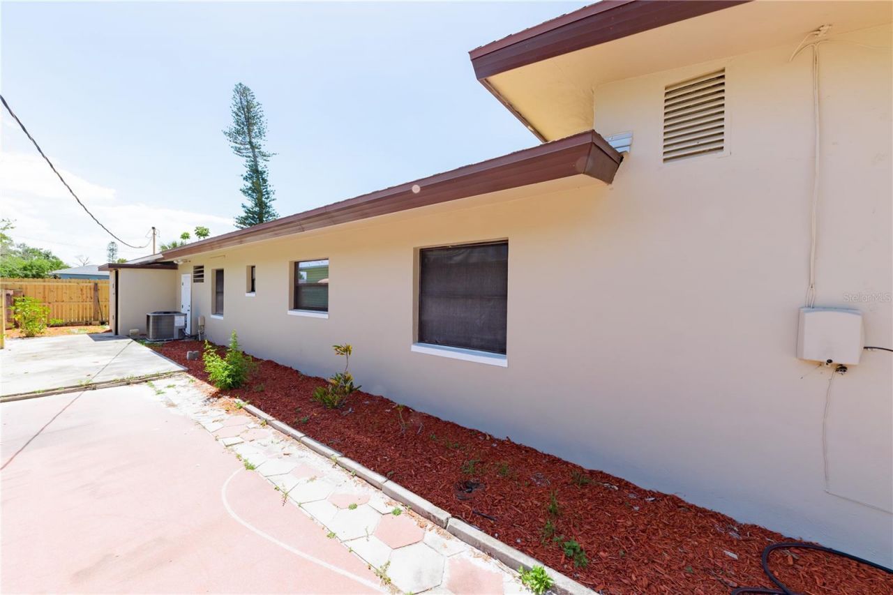 4946 Dr Martin Luther King Jr Street S, Saint Petersburg, FL 33705 Photo