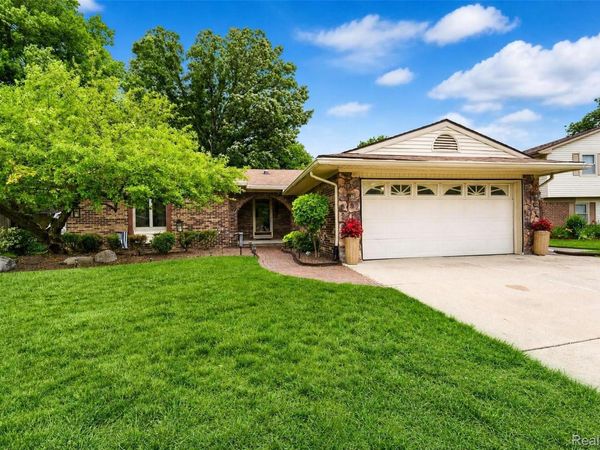 41768 Hanford Road , Canton Township, Mi 48187