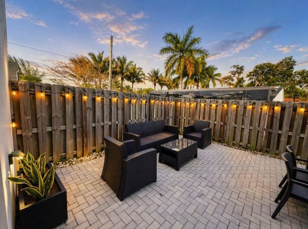 170 NW 158th Street, Unit 11, Miami, FL 33169 Photo