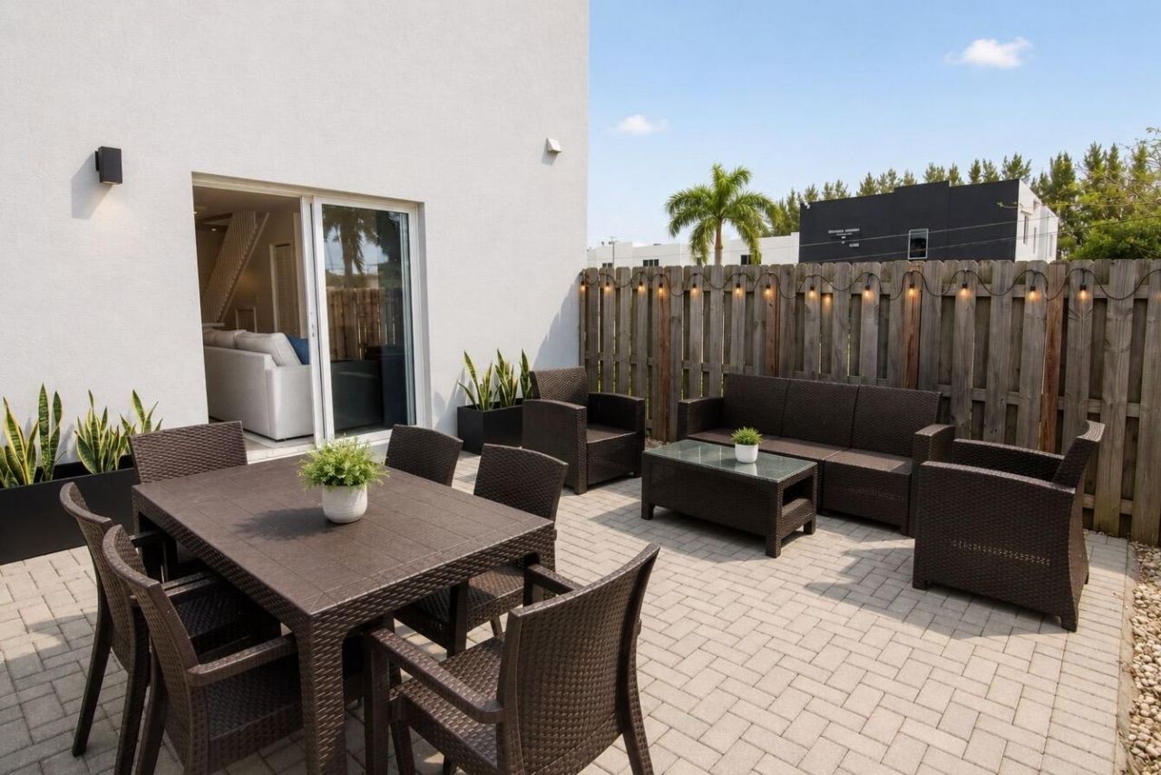 170 NW 158th Street, Unit 11, Miami, FL 33169 Photo