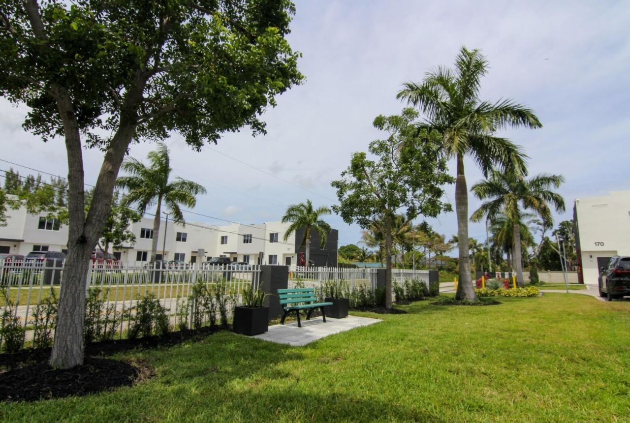 170 NW 158th Street, Unit 11, Miami, FL 33169 Photo