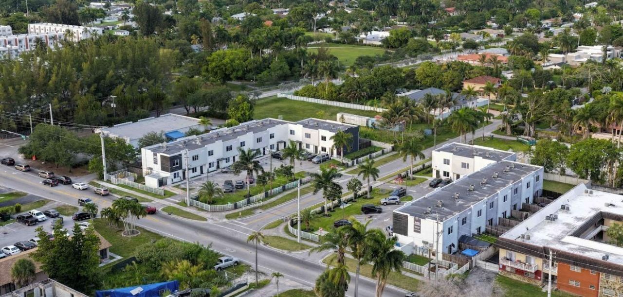 170 NW 158th Street, Unit 11, Miami, FL 33169 Photo