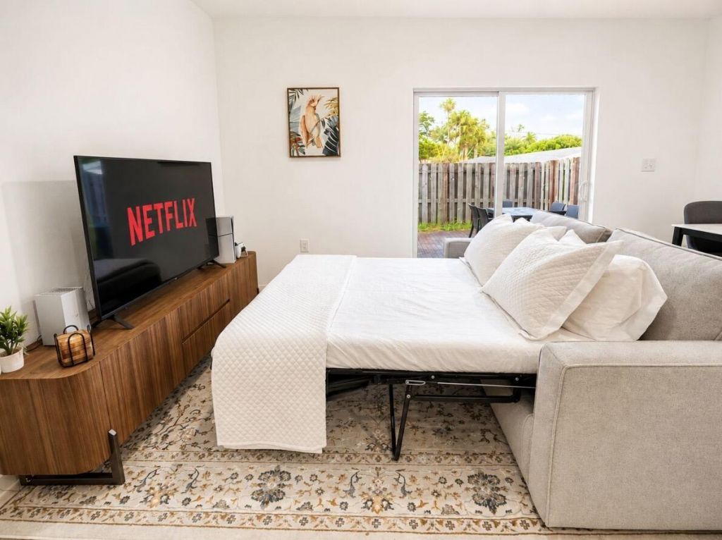 170 NW 158th Street, Unit 11, Miami, FL 33169 Photo