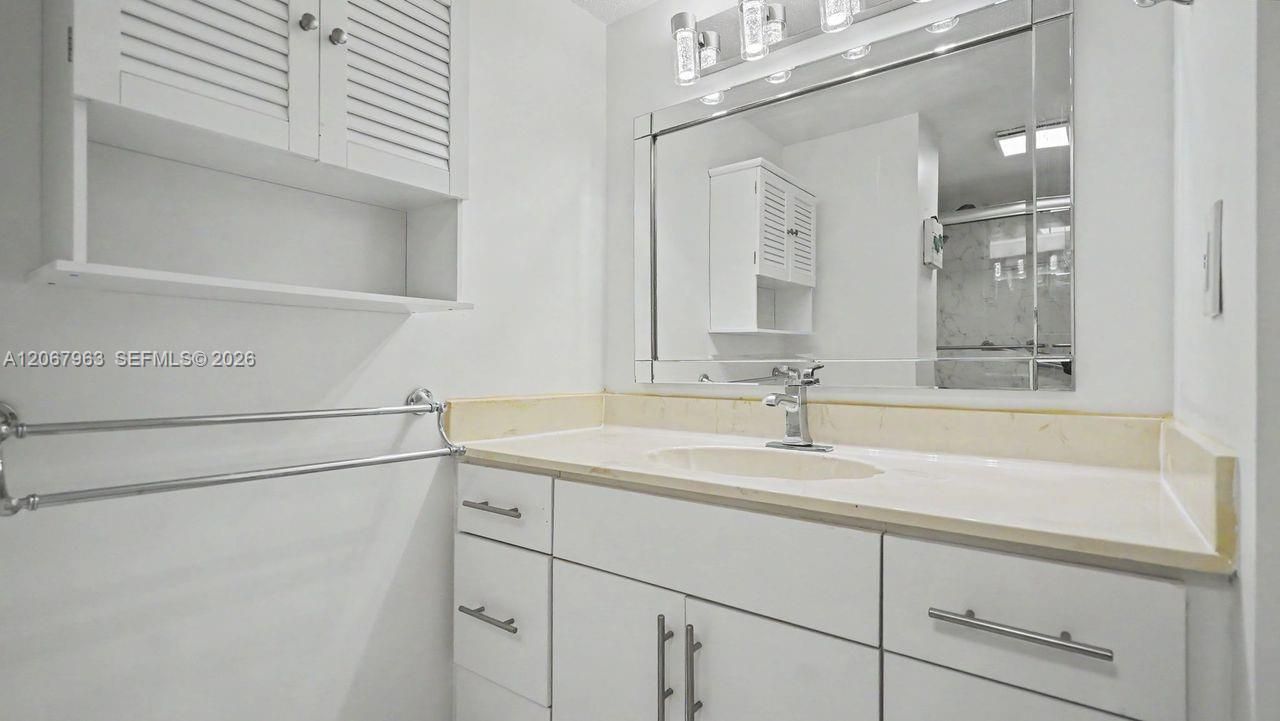 1300 Saint Charles Pl, Unit 417, Pembroke Pines, FL 33026 Photo