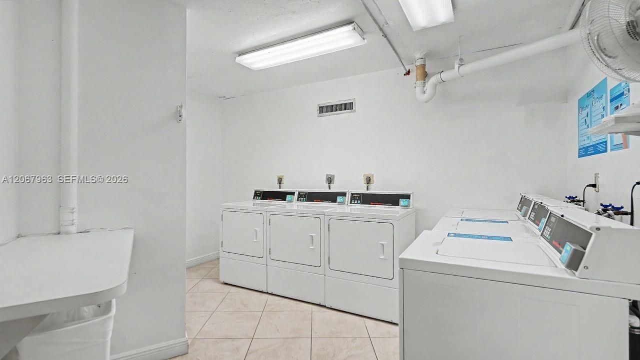 1300 Saint Charles Pl, Unit 417, Pembroke Pines, FL 33026 Photo