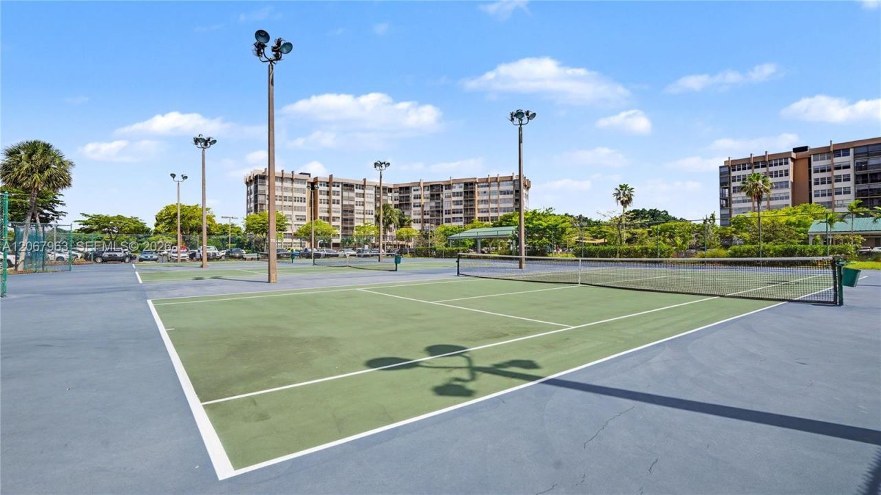 1300 Saint Charles Pl, Unit 417, Pembroke Pines, FL 33026 Photo