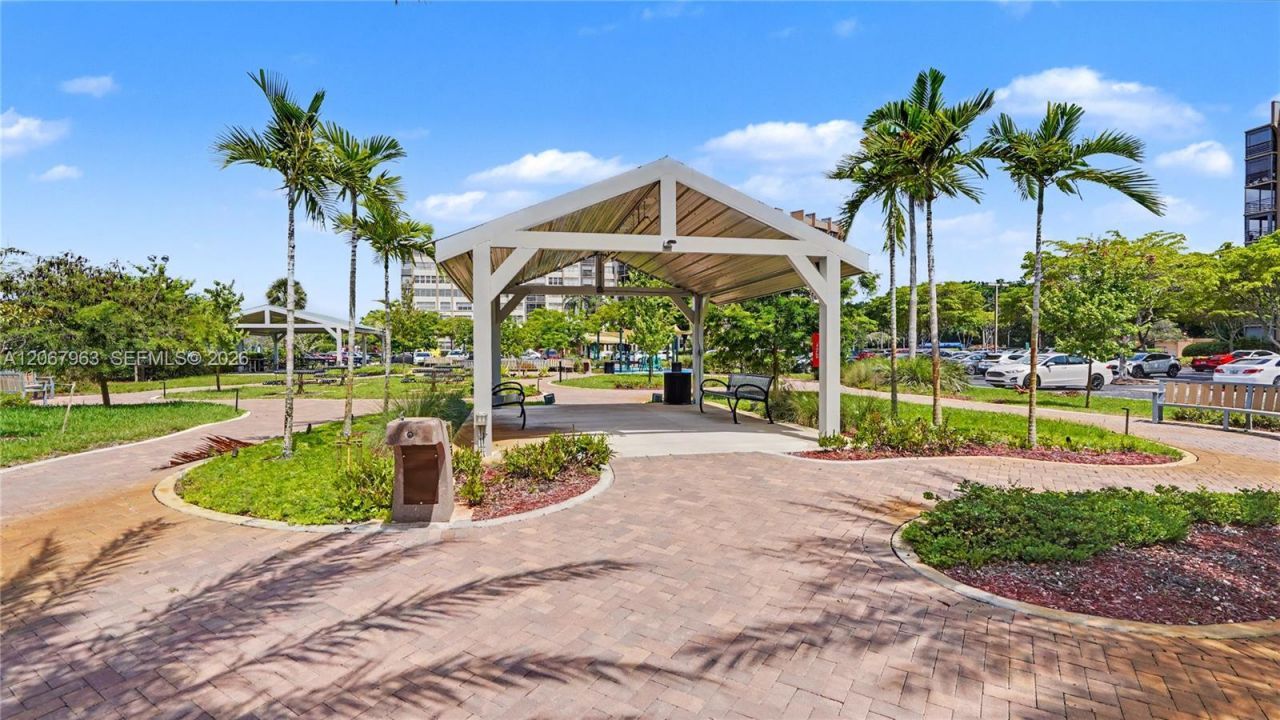1300 Saint Charles Pl, Unit 417, Pembroke Pines, FL 33026 Photo