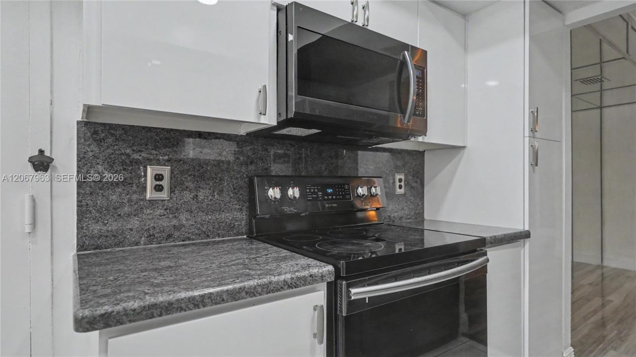 1300 Saint Charles Pl, Unit 417, Pembroke Pines, FL 33026 Photo