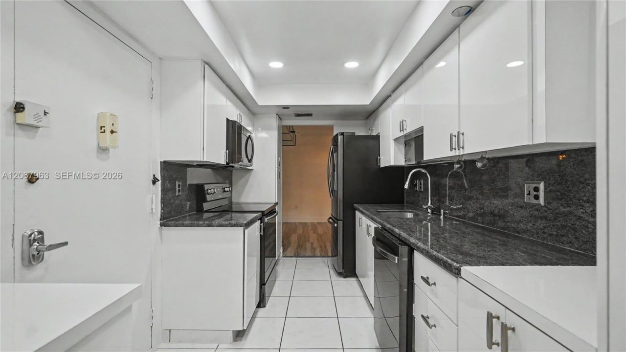 1300 Saint Charles Pl, Unit 417, Pembroke Pines, FL 33026 Photo