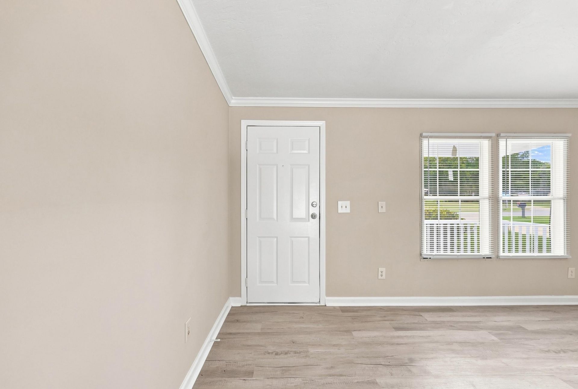 3265 Lyndon Dr. Photo 14