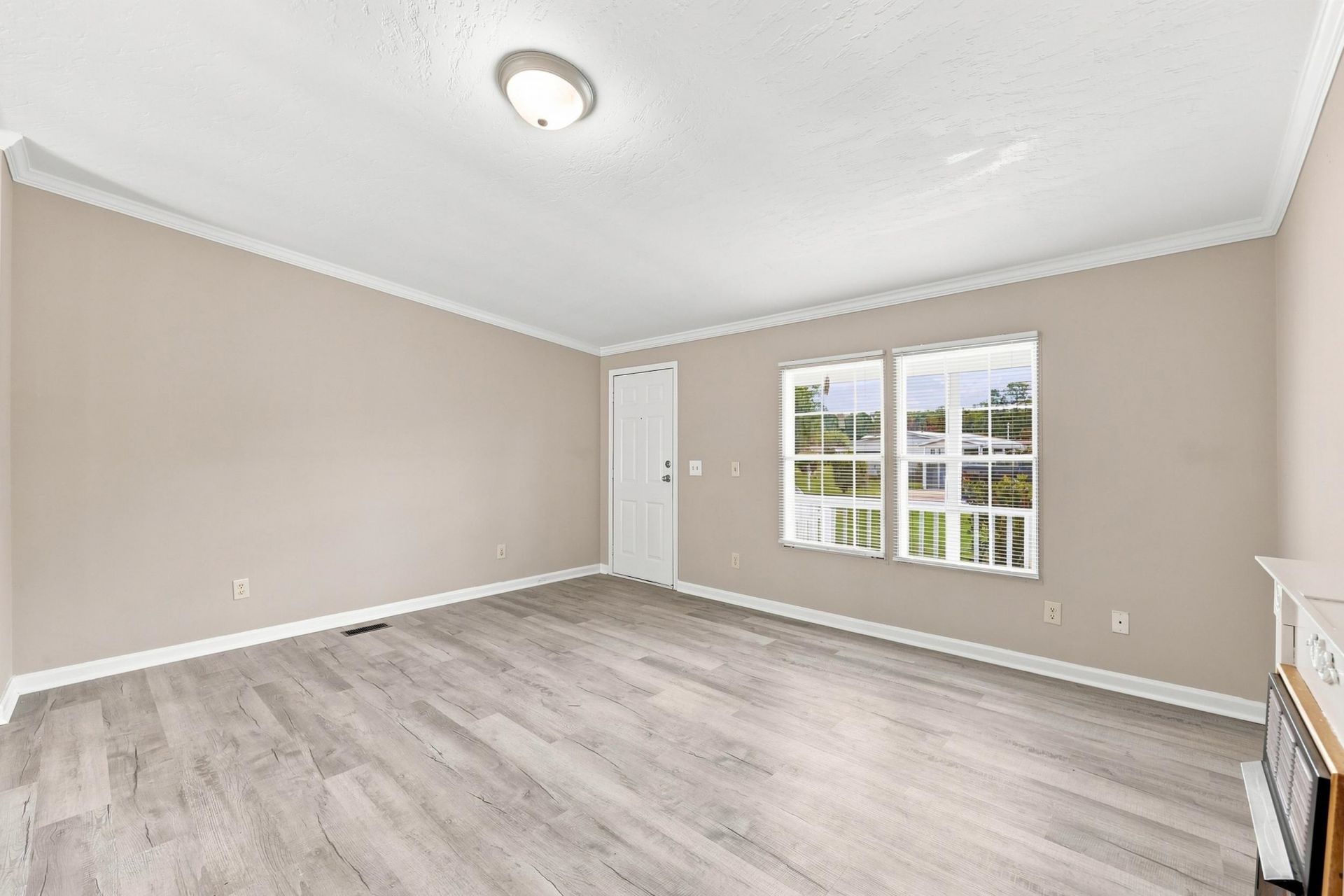 3265 Lyndon Dr. Photo 16