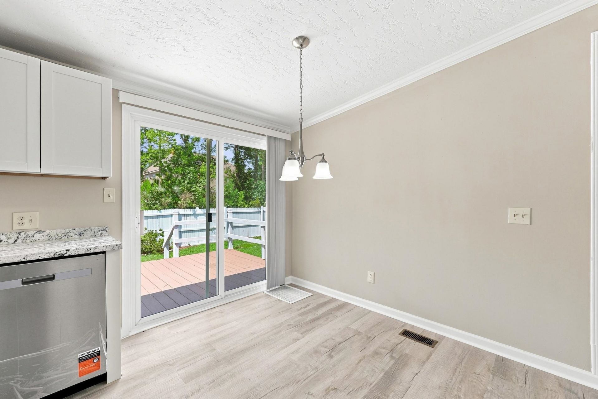 3265 Lyndon Dr. Photo 18