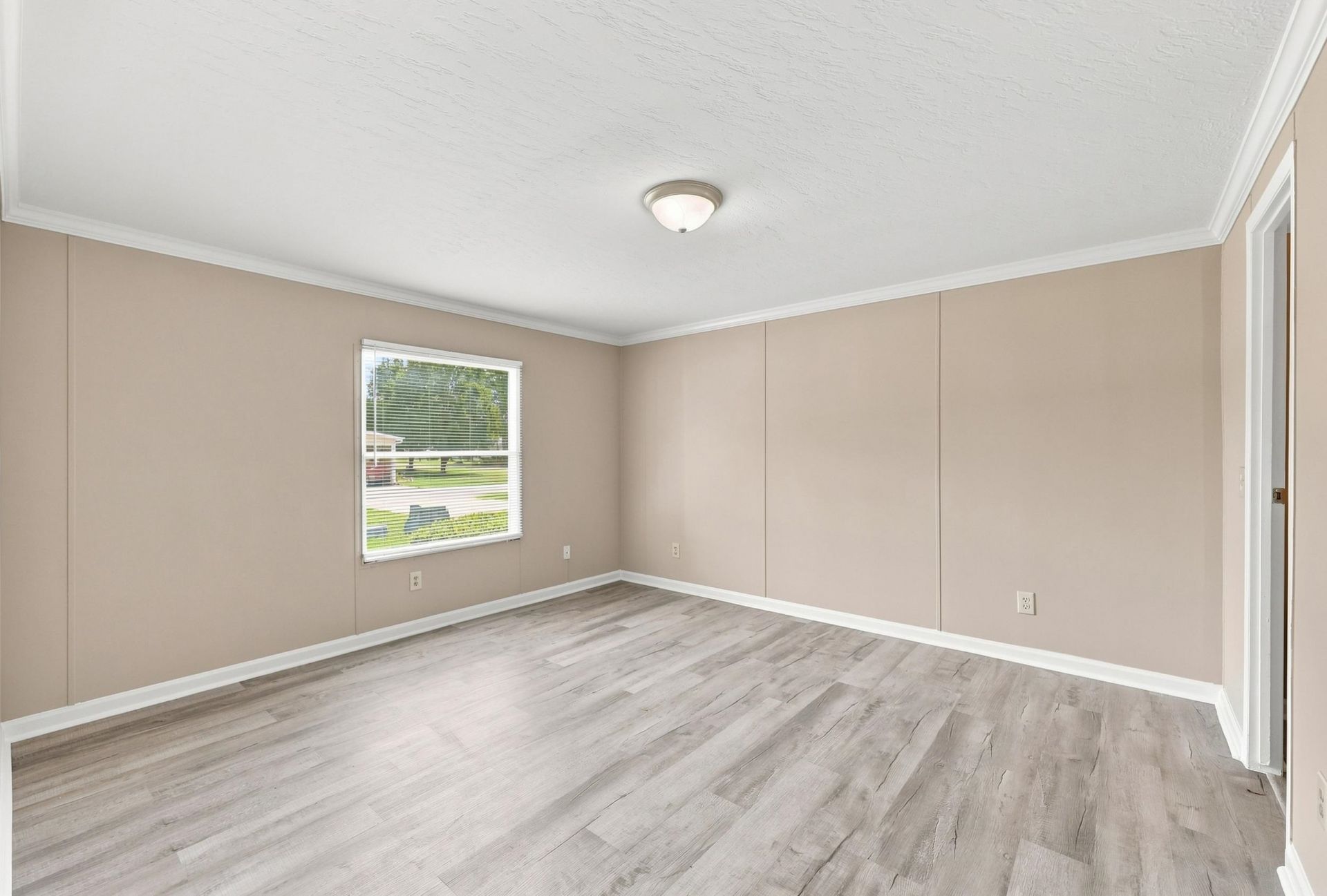 3265 Lyndon Dr. Photo 32