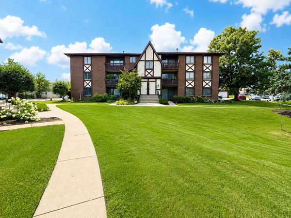 10572 S Palos Place , Unit D, Palos Hills, IL 60465