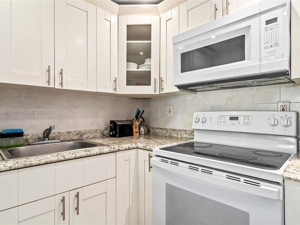 210 172nd St , Unit 533, Sunny Isles Beach, FL 33160