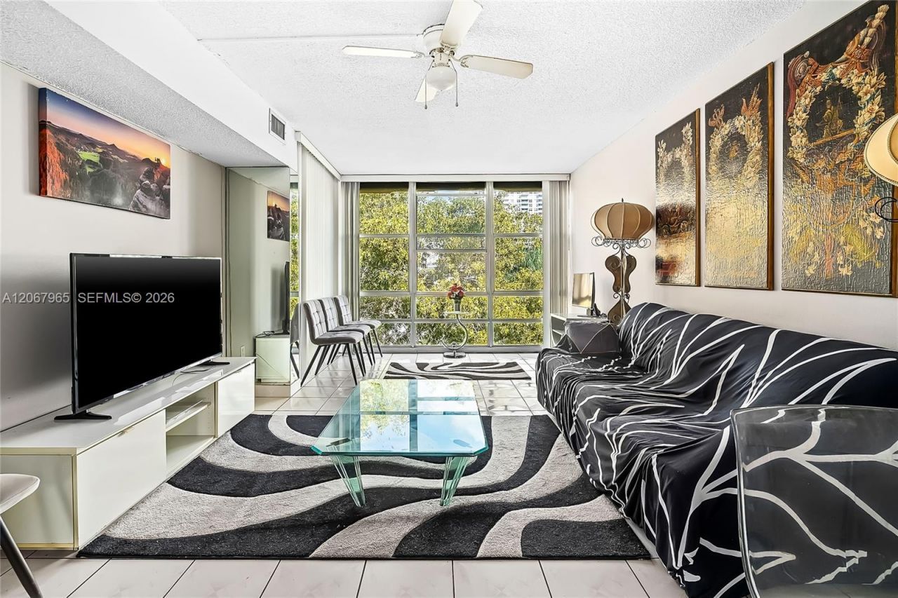 210 172nd St , Unit 533, Sunny Isles Beach, FL 33160 Photo