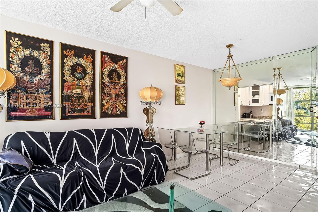 210 172nd St , Unit 533, Sunny Isles Beach, FL 33160 Photo