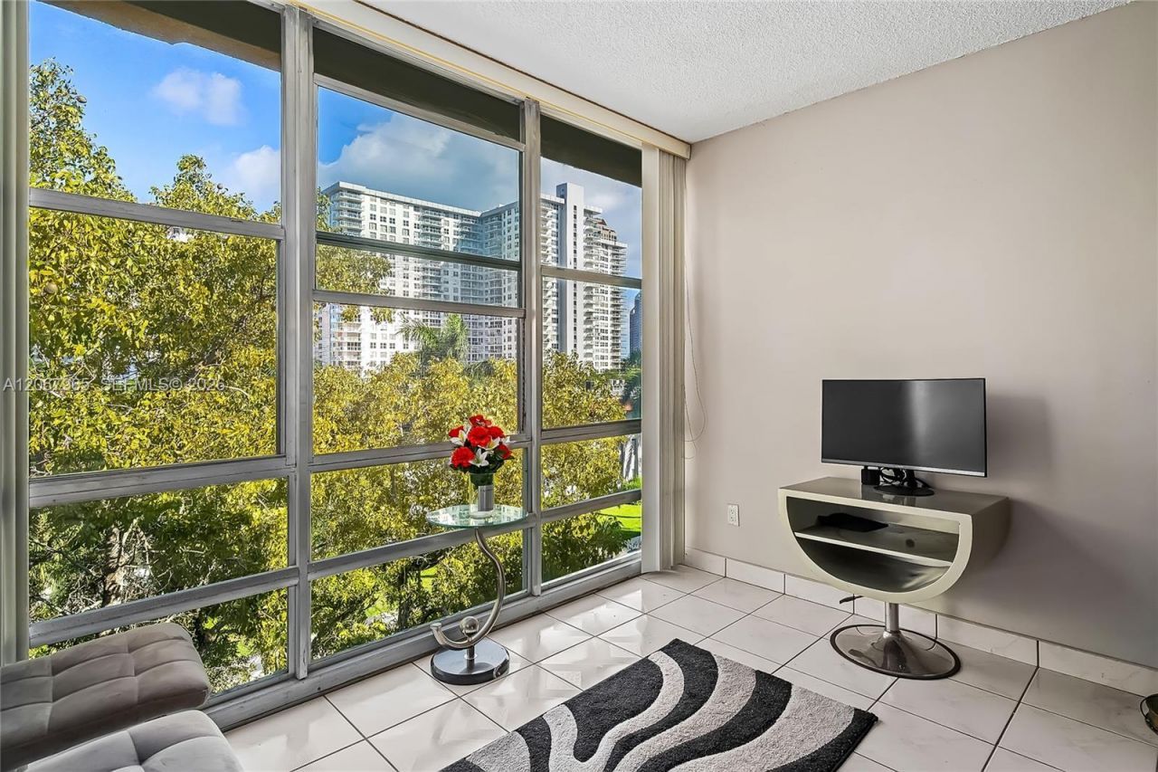 210 172nd St , Unit 533, Sunny Isles Beach, FL 33160 Photo