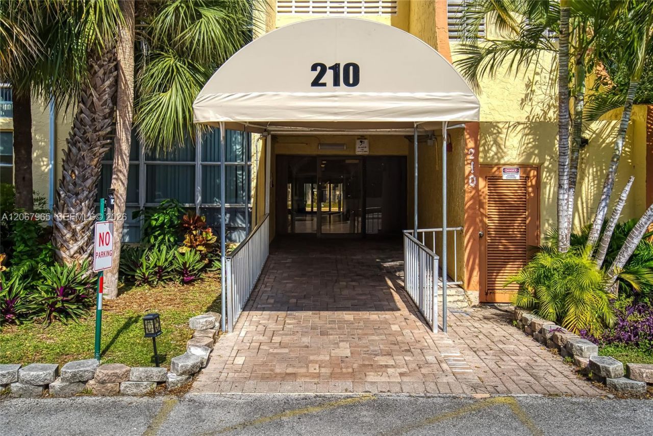 210 172nd St , Unit 533, Sunny Isles Beach, FL 33160 Photo