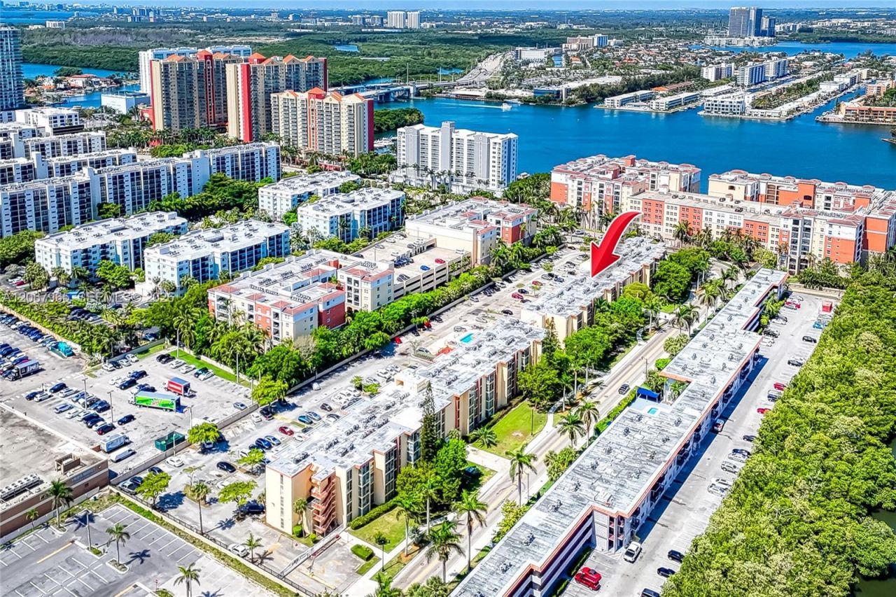 210 172nd St , Unit 533, Sunny Isles Beach, FL 33160 Photo