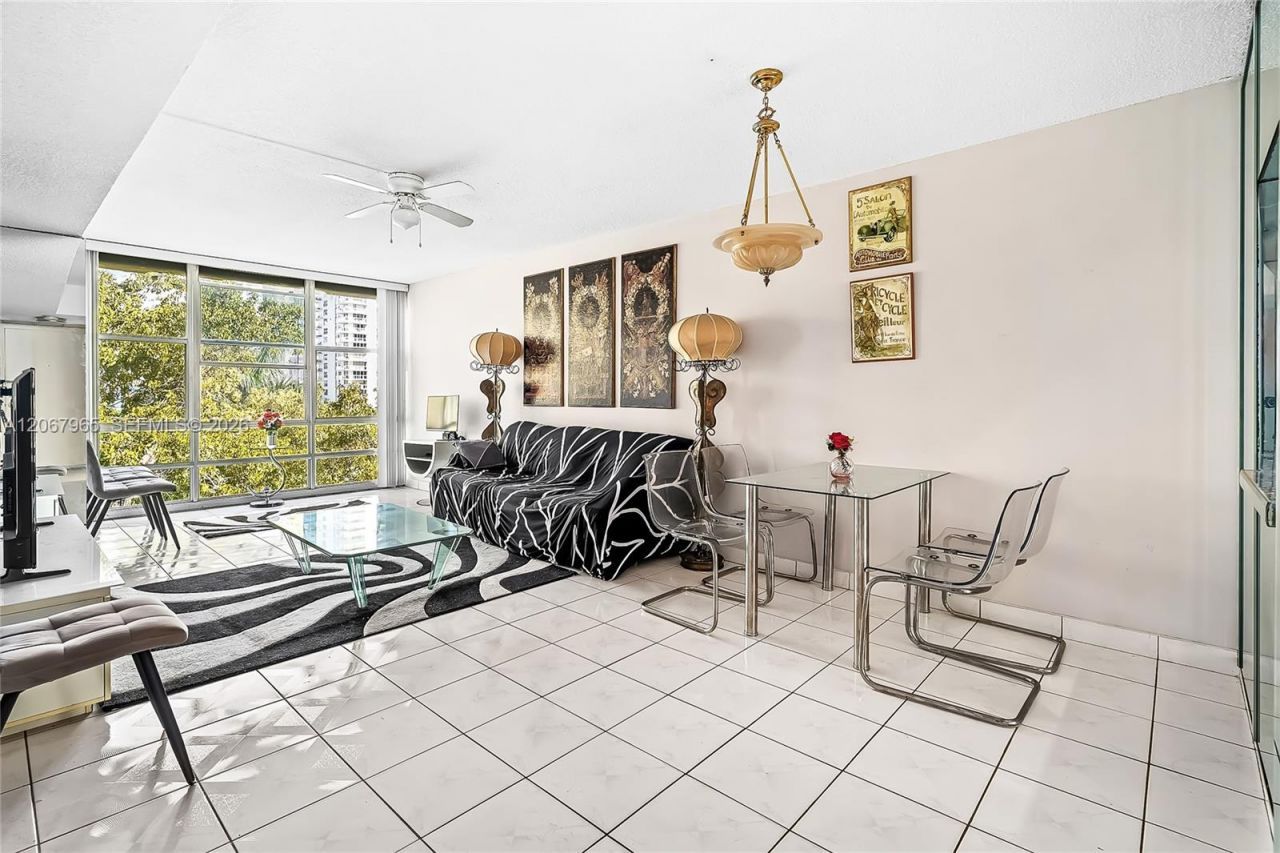 210 172nd St , Unit 533, Sunny Isles Beach, FL 33160 Photo