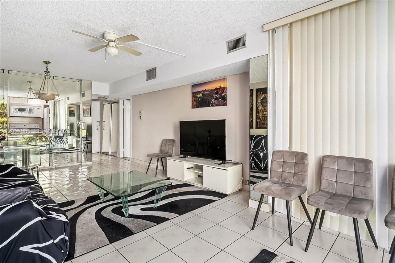 210 172nd St , Unit 533, Sunny Isles Beach, FL 33160 Photo