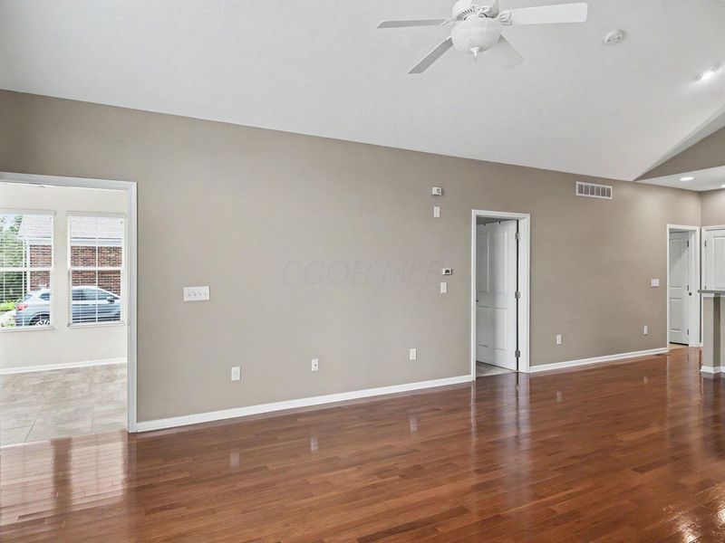 4742 Clubpark Drive, Hilliard, OH 43026 Photo 10