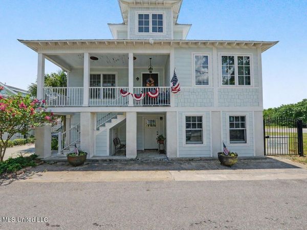 110 State Street, Bay Saint Louis, MS 39520