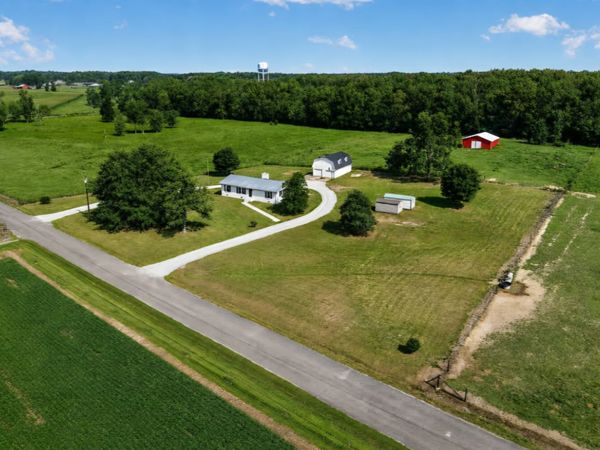2054 Robinson Rd, Smithville, TN 37166