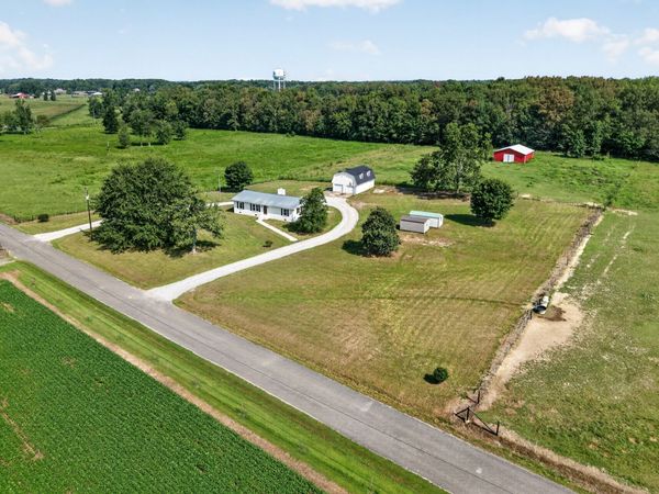 2054 Robinson Rd , Smithville, TN 37166