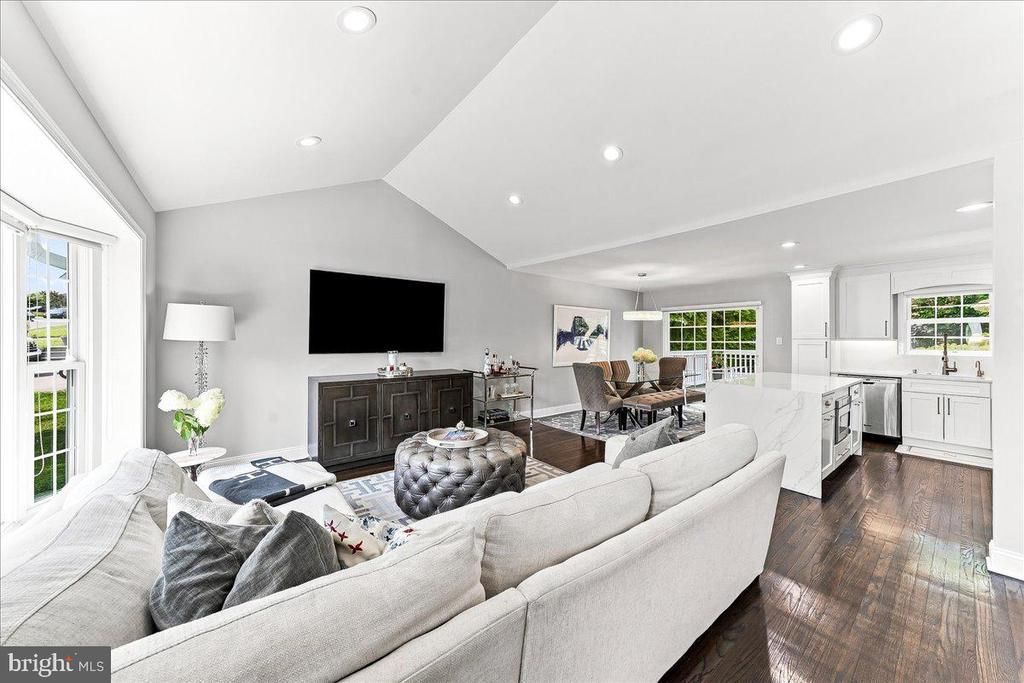 310 COLUMBIA PLACE, BROOMALL, PA 19008