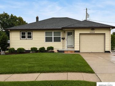 6009 Oak Street, Omaha, NE 68106
