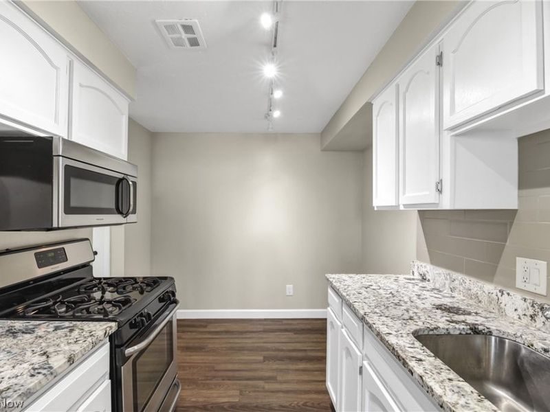 12900 Lake Avenue, Unit 1125, Lakewood, OH 44107 Photo 18