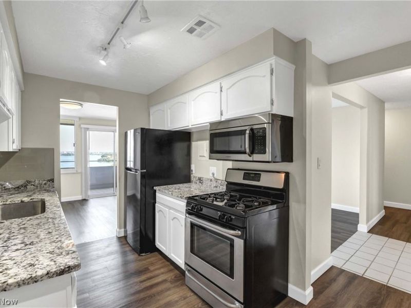 12900 Lake Avenue, Unit 1125, Lakewood, OH 44107 Photo 20