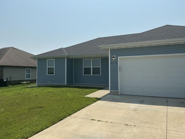 514 W Mccurry Street , Pleasant Hope, MO 65725