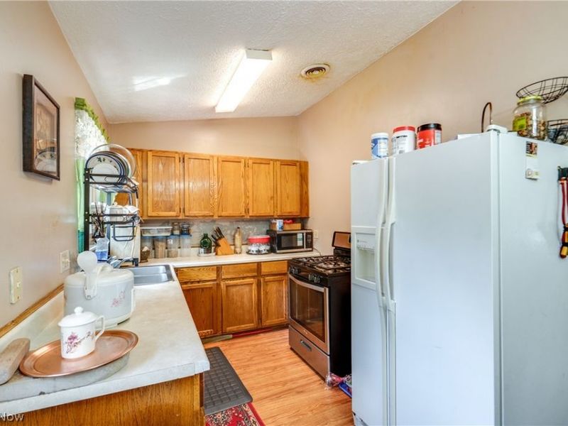 1637 Vicgross Avenue , Akron, OH 44310 Photo 11