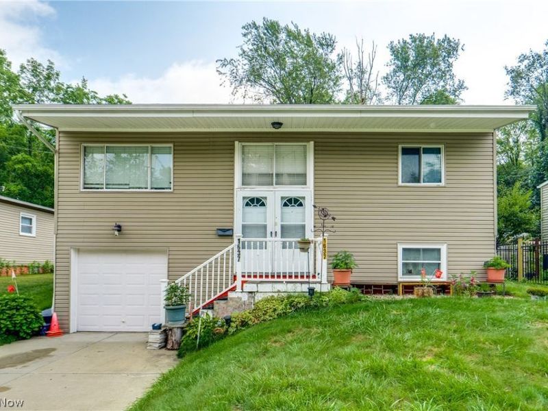 1637 Vicgross Avenue , Akron, OH 44310 Photo 2