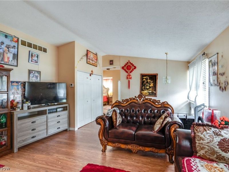 1637 Vicgross Avenue , Akron, OH 44310 Photo 5