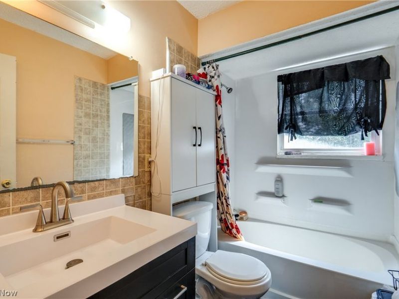 1637 Vicgross Avenue , Akron, OH 44310 Photo 9